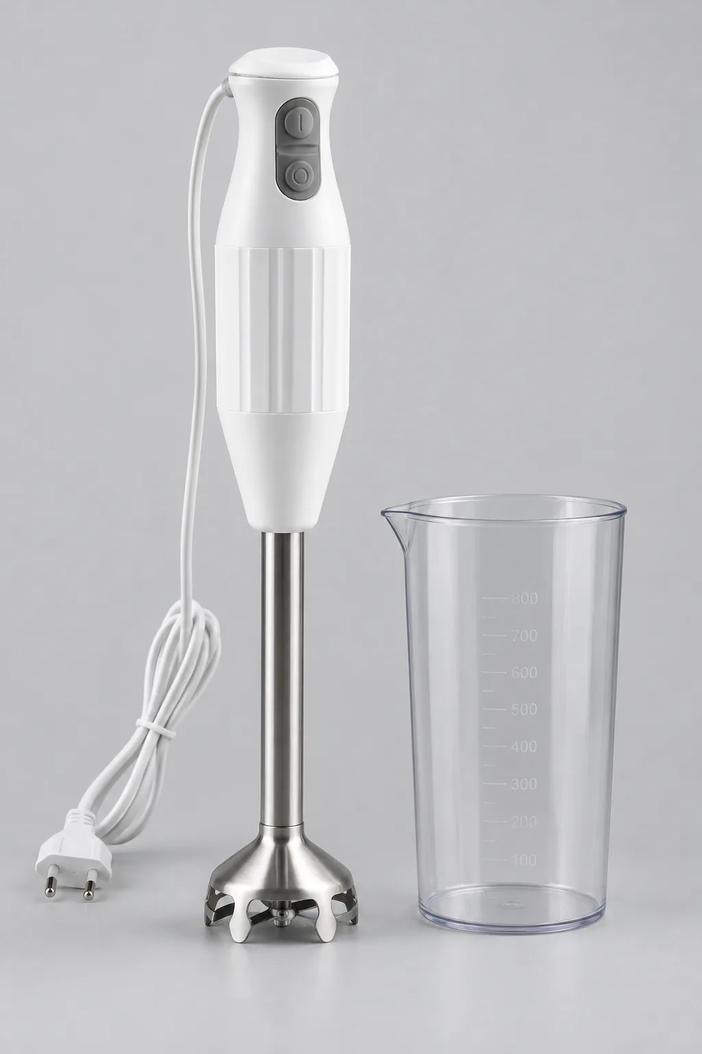 Weißer Stabmixer ESGE-Zauberstab M 200 mit Edelstahl-Mixfuß, aufgewickeltem Kabel und Messbecher mit Skala bis 800 ml