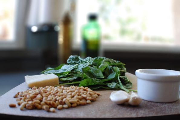 Basilikum-Pesto für typisch italienische Nudeln