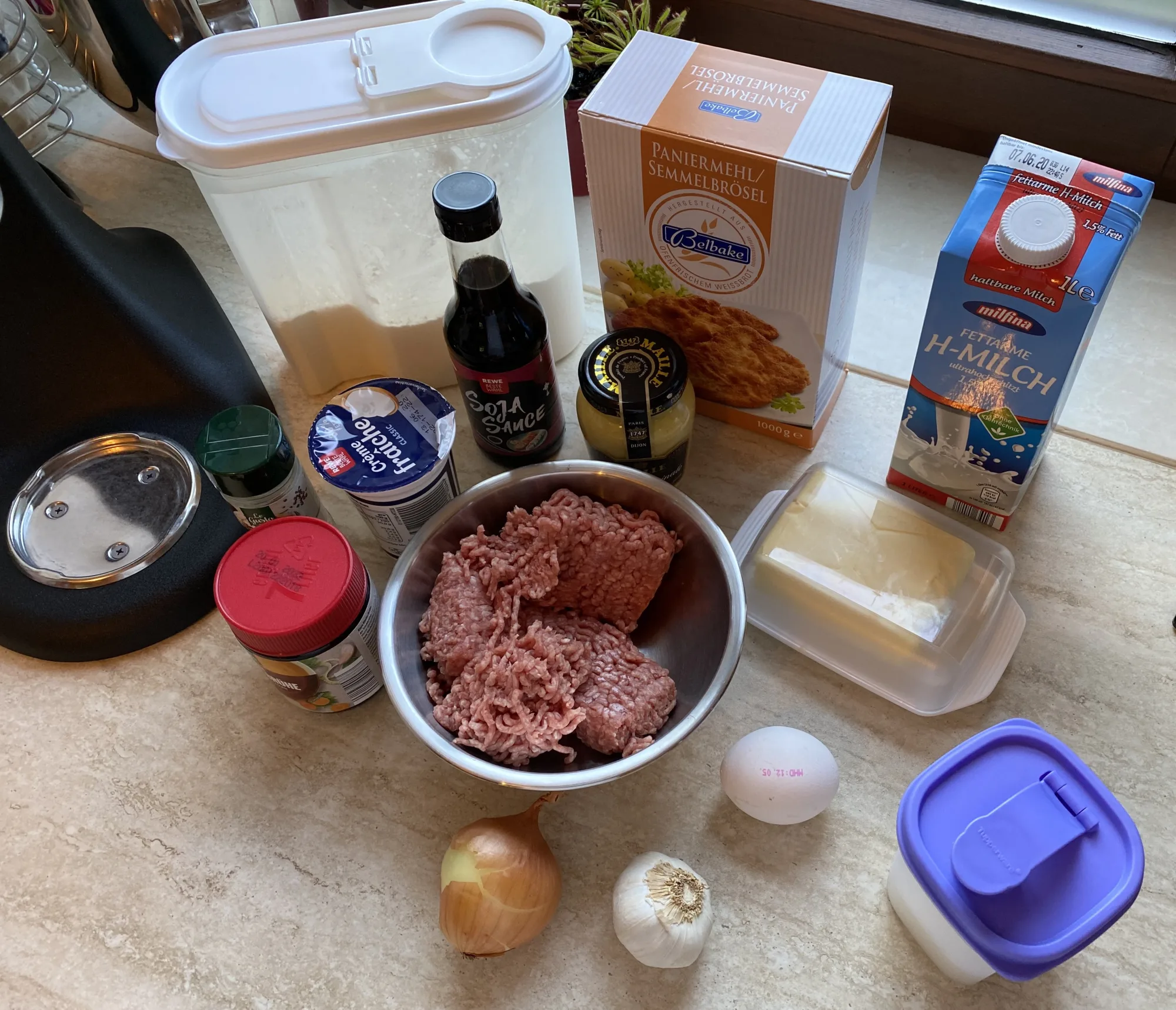 Köttbullar Inspired by a Swedish Furniture Store (Swedish Meatballs)