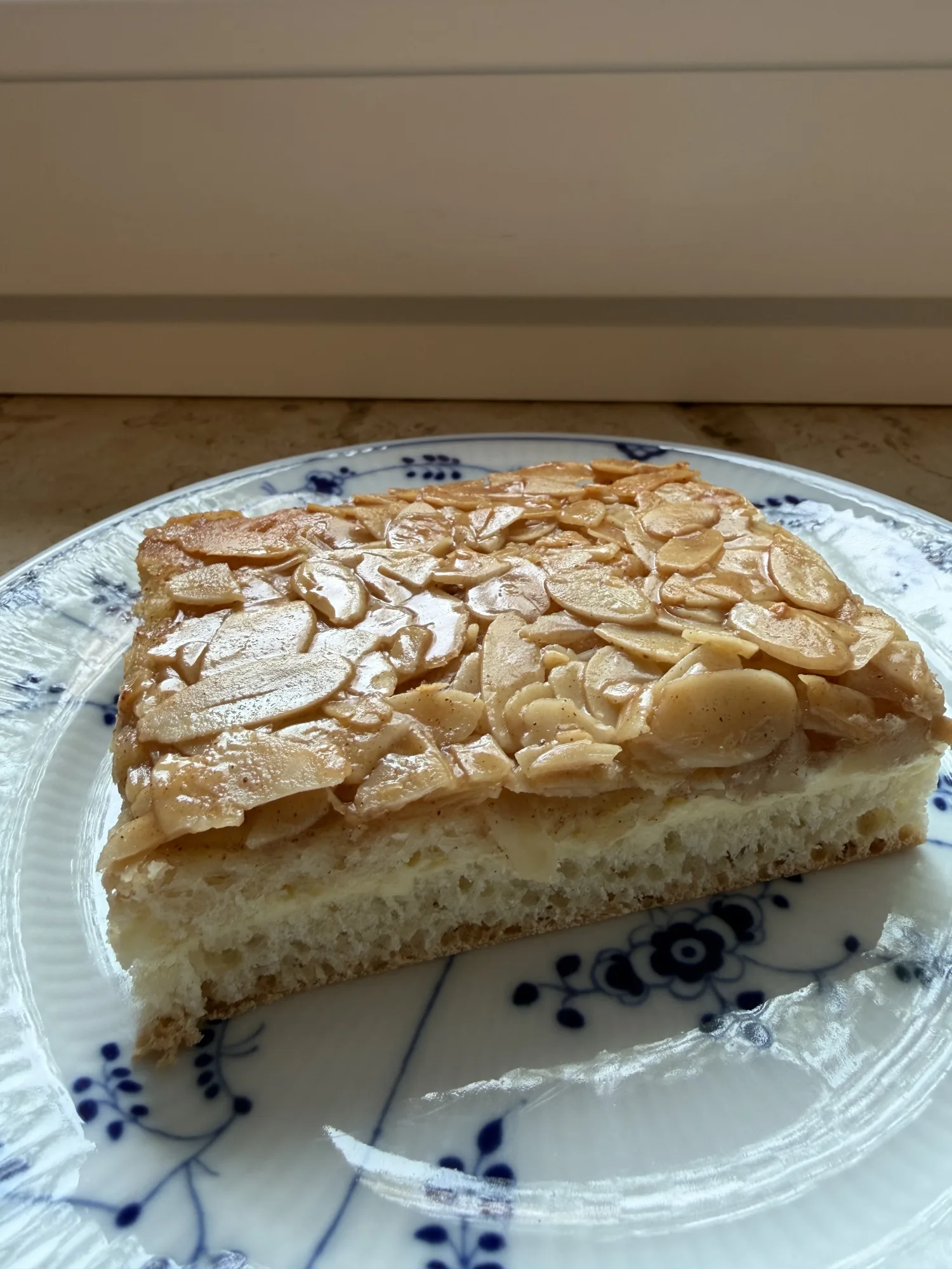 Tölzer Bienenstich (Bee Sting Cake)