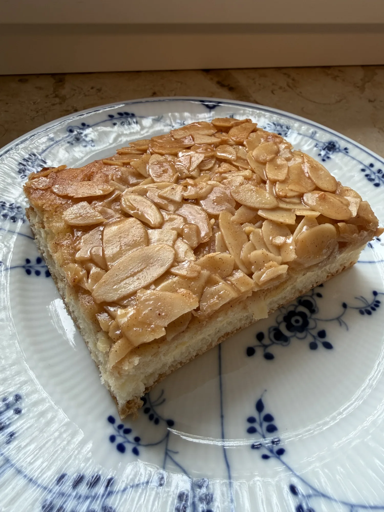 Tölzer Bienenstich (Bee Sting Cake)