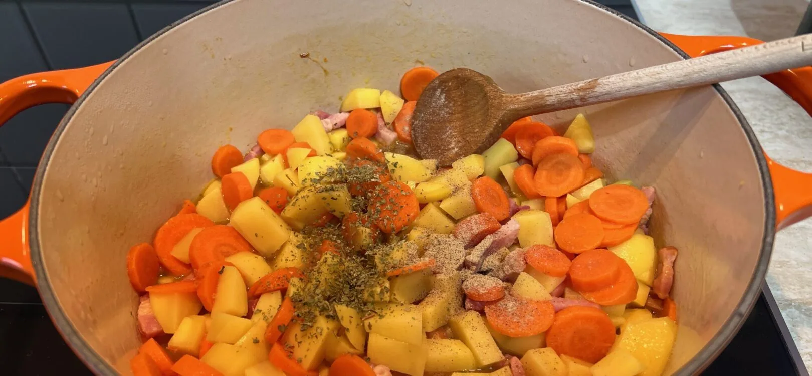 Kartoffel-Topf mit Käse-Creme